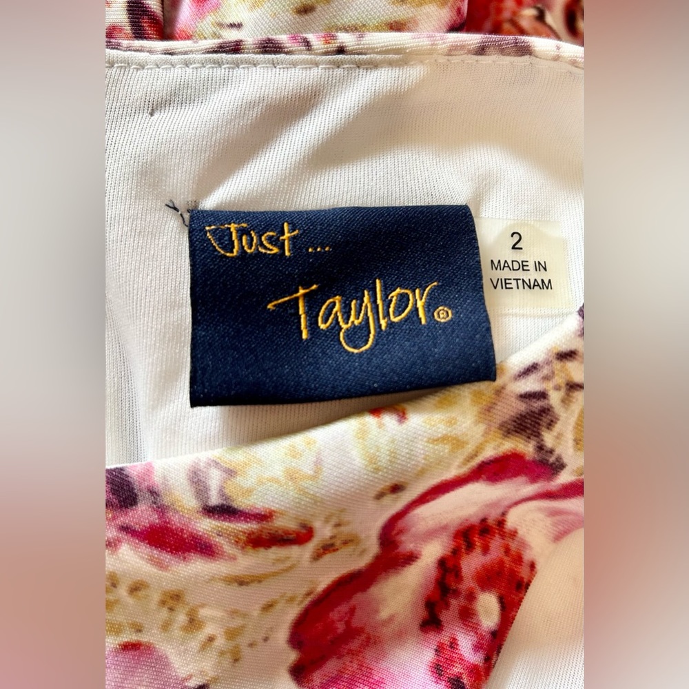 JUST TAYLOR Scuba Floral Pleated
Fit-and-Flare Dress w/ Pockets Sz 2🧡 - Picture 9 of 11